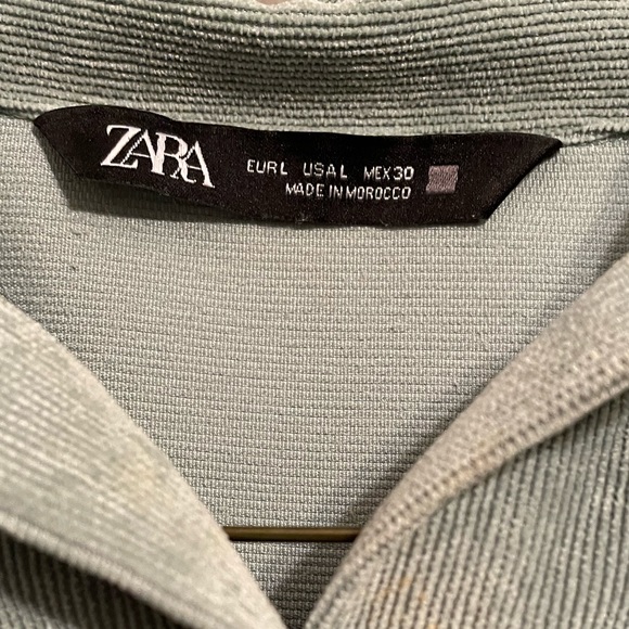 Women’s Zara button up shirt. Size Large. Soft material. (READ DESCRIPTION) - Picture 2 of 7